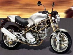 Primer intento de la casa de Bolonia por establecer una gama con tres escalones, la M750 es, simplemente, el encaje del motor SS750 en la Monster ya comercializada como 600 y 900.